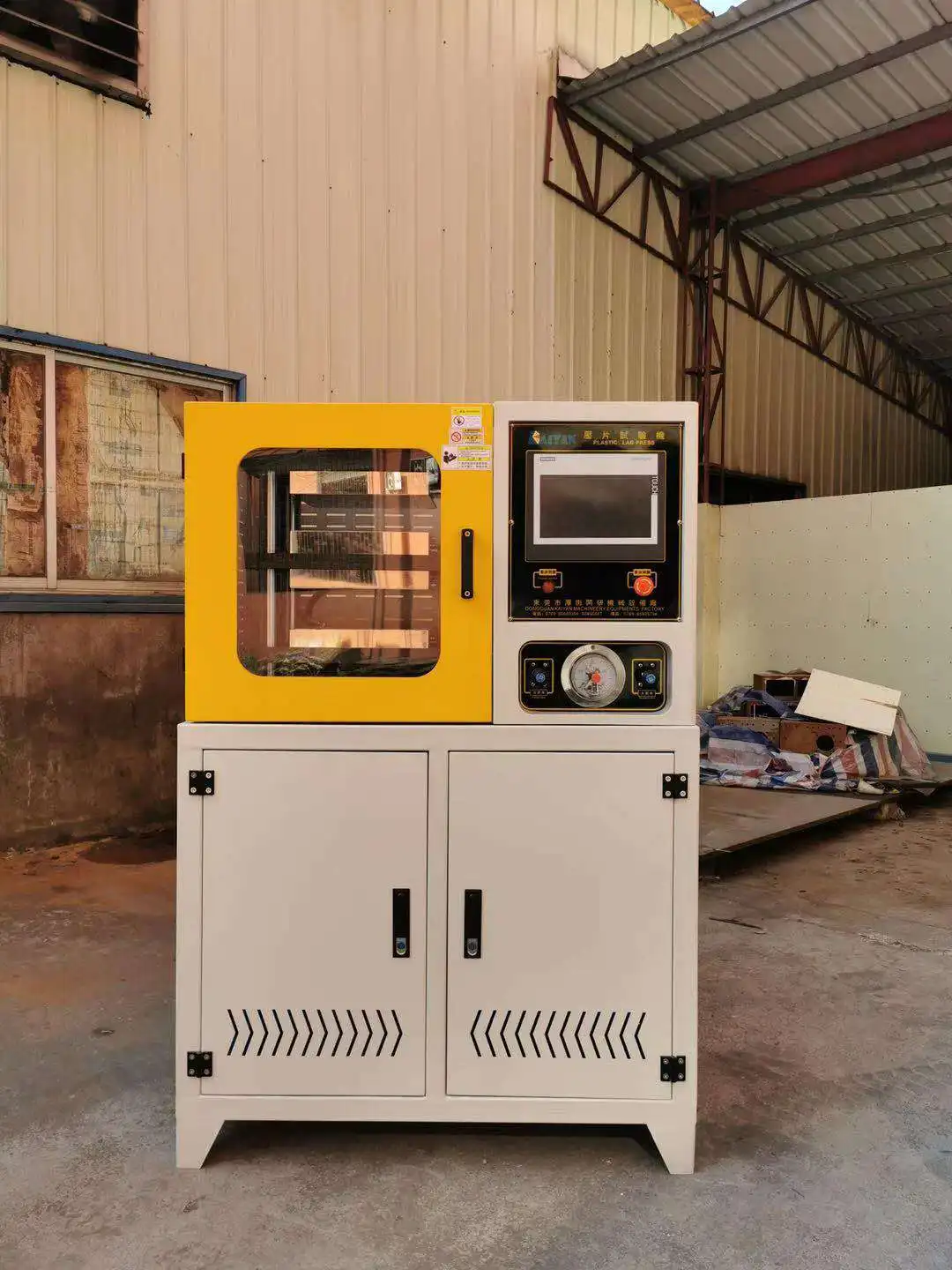 Piccola pressa per materiale polimerico in plastica siliconica di gomma per vulcanizzazione