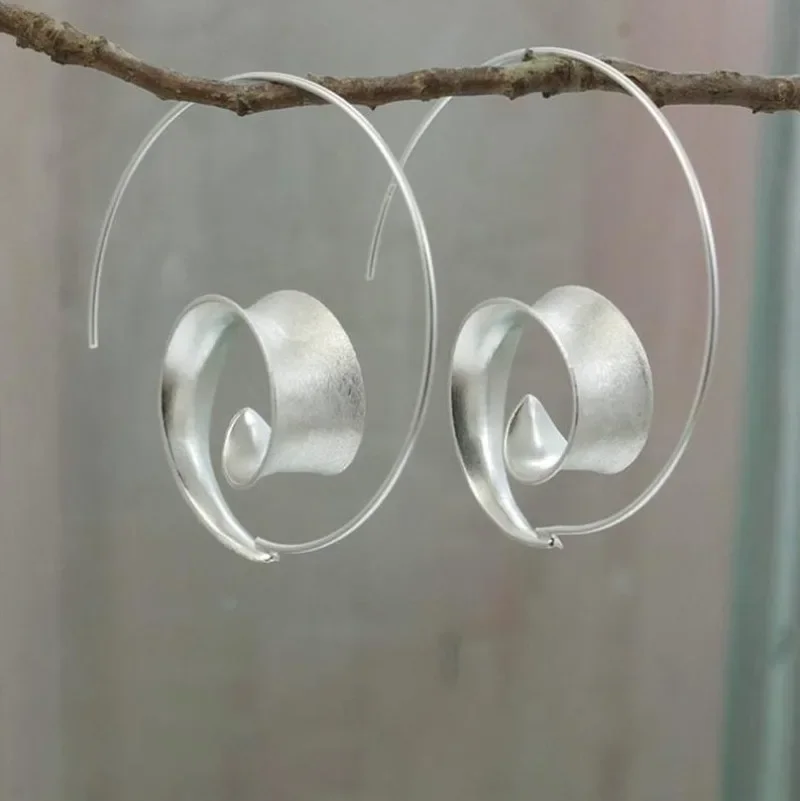 

Vintage Round Spiral Leaf Earrings for Women Simple Fashion Female Temperament Earrings Creative Jewelry Accessories