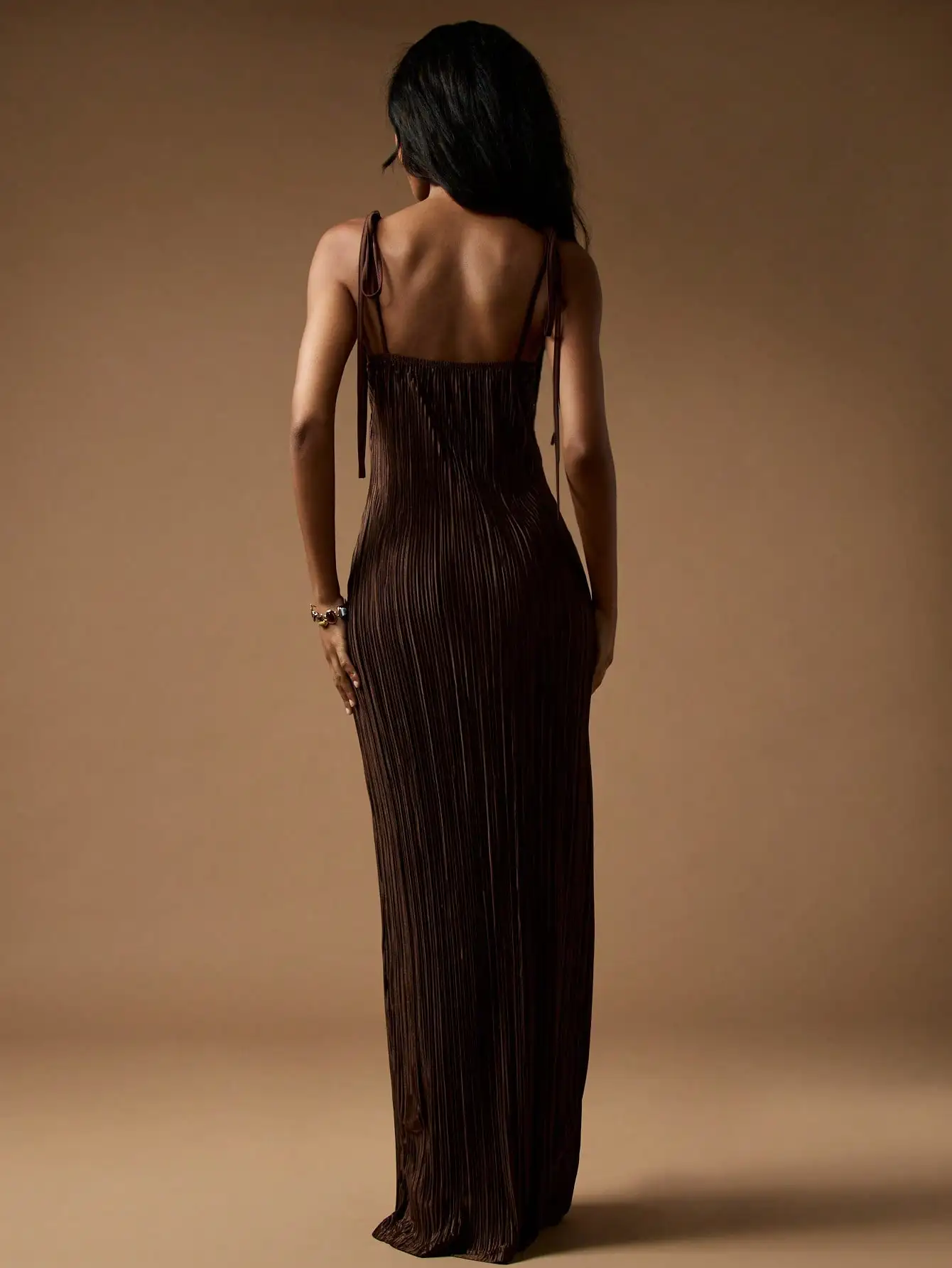 Plisse geplooide avondjurk, mouwloos, bandjes, ruches, buste, uitgesneden bodycon, lange maxi-jurk, vloer