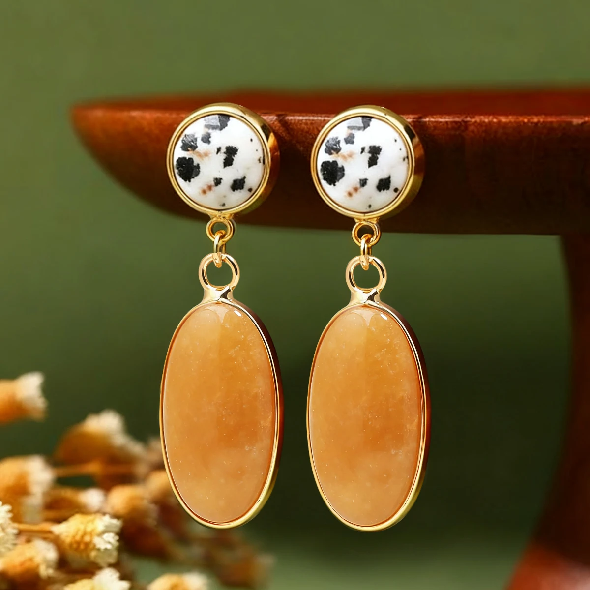 

2025 Fashion Natural Stone Women's Earrings Oval Topaz Pendant Earrings Circular Geometric Design Earrings Wholesale Gift