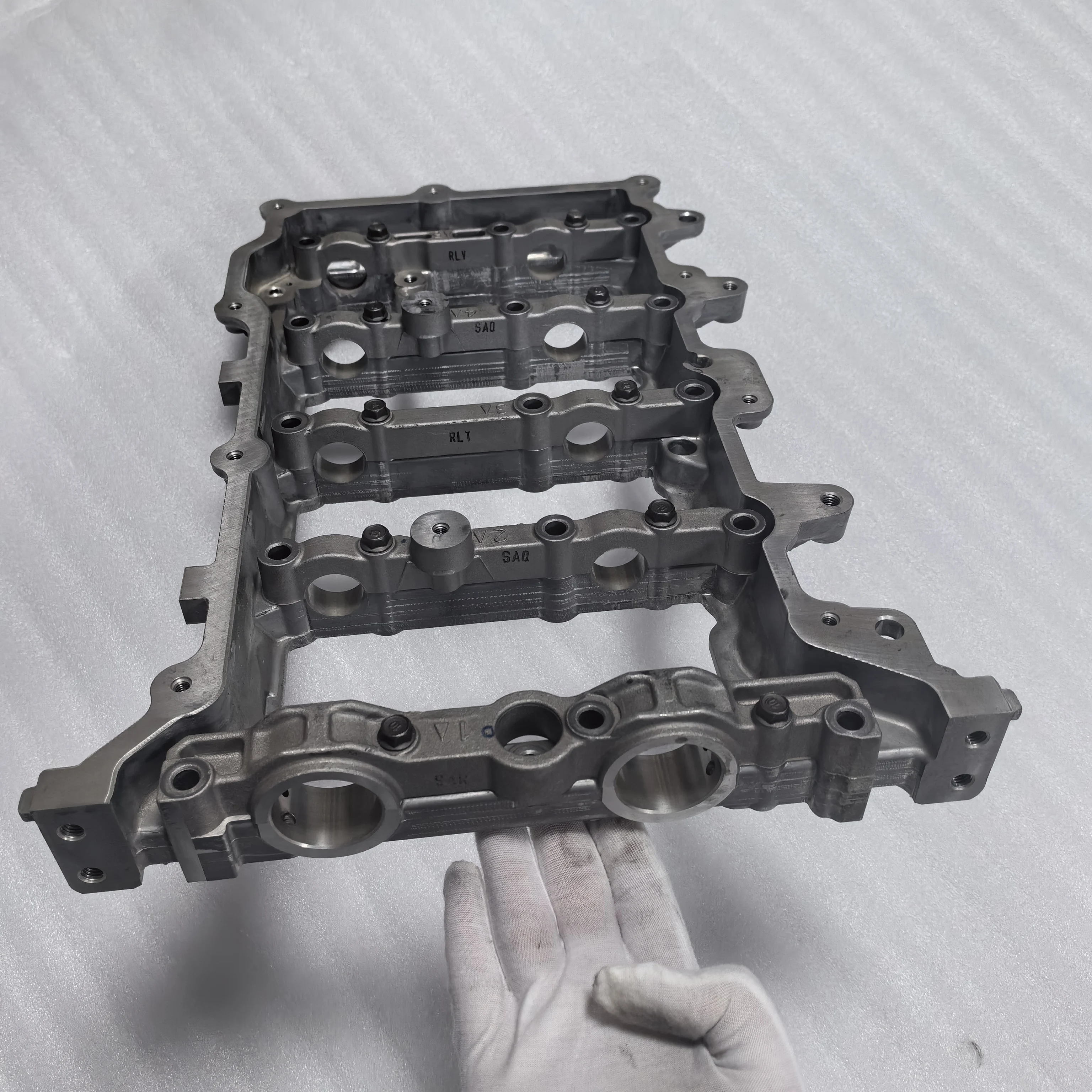 Korean Auto Engine Parts Cylinder Head Camshaft Cylinder  24373-2E000 243732E000