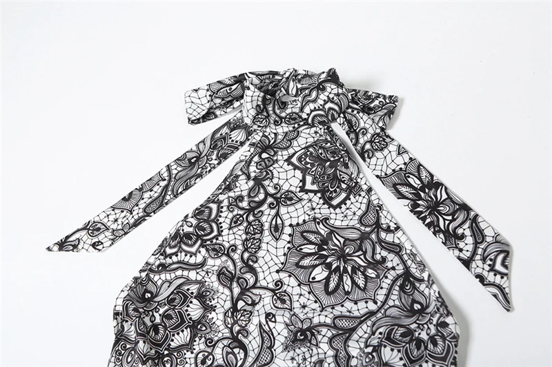 مثير الأزهار طباعة مضيئة بانت بذلة المرأة الرسن أكمام عارية الذراعين Ruched Bodycon السروال القصير ملهى ليلي حفلة Catsuit وزرة