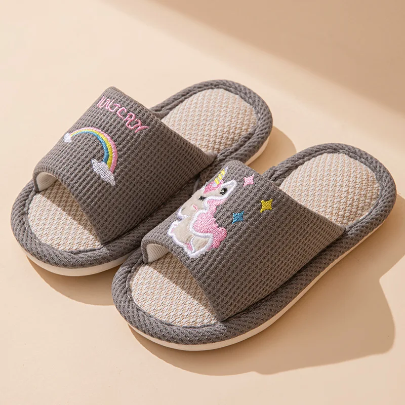 Kinder Indoor Home Schuhe Einhorn Frühling 2026 Anti-rutschig Cartoon Hausschuhe Leinen Boden Atmungsaktive Mädchen Jungen Hausschuhe – Detail 8