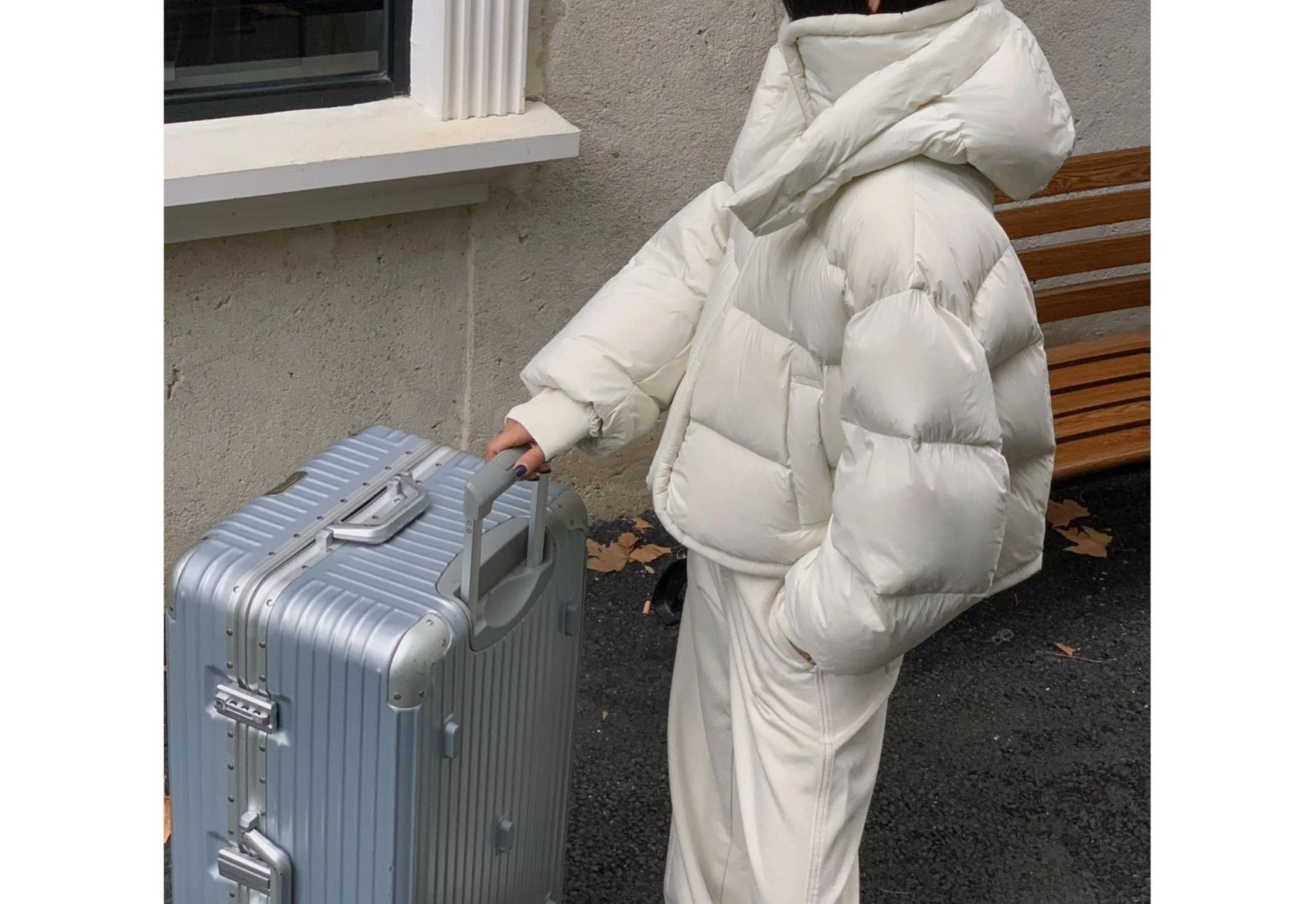 

2025 New Loose Stand Up Collar Hoodie for Women's Winter Luxury Thickened Warm Bread Coat Cotton Jacket