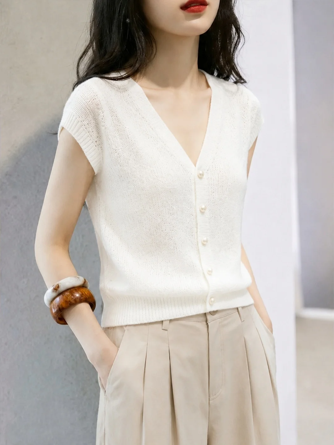 Elegant V-Neck Ice Silk Knitted Top Single Button Design Summer Fashion Lightweight Maturity Style Short Sleeve Women's Shirt
