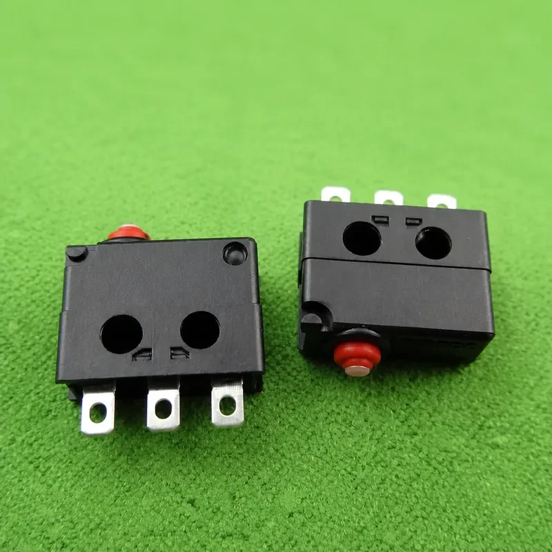 D2JW-011 0.1A 30VDC Micro Switch Tripod Waterproof Oil Dust Proof Open Close Conversion Ultra Small