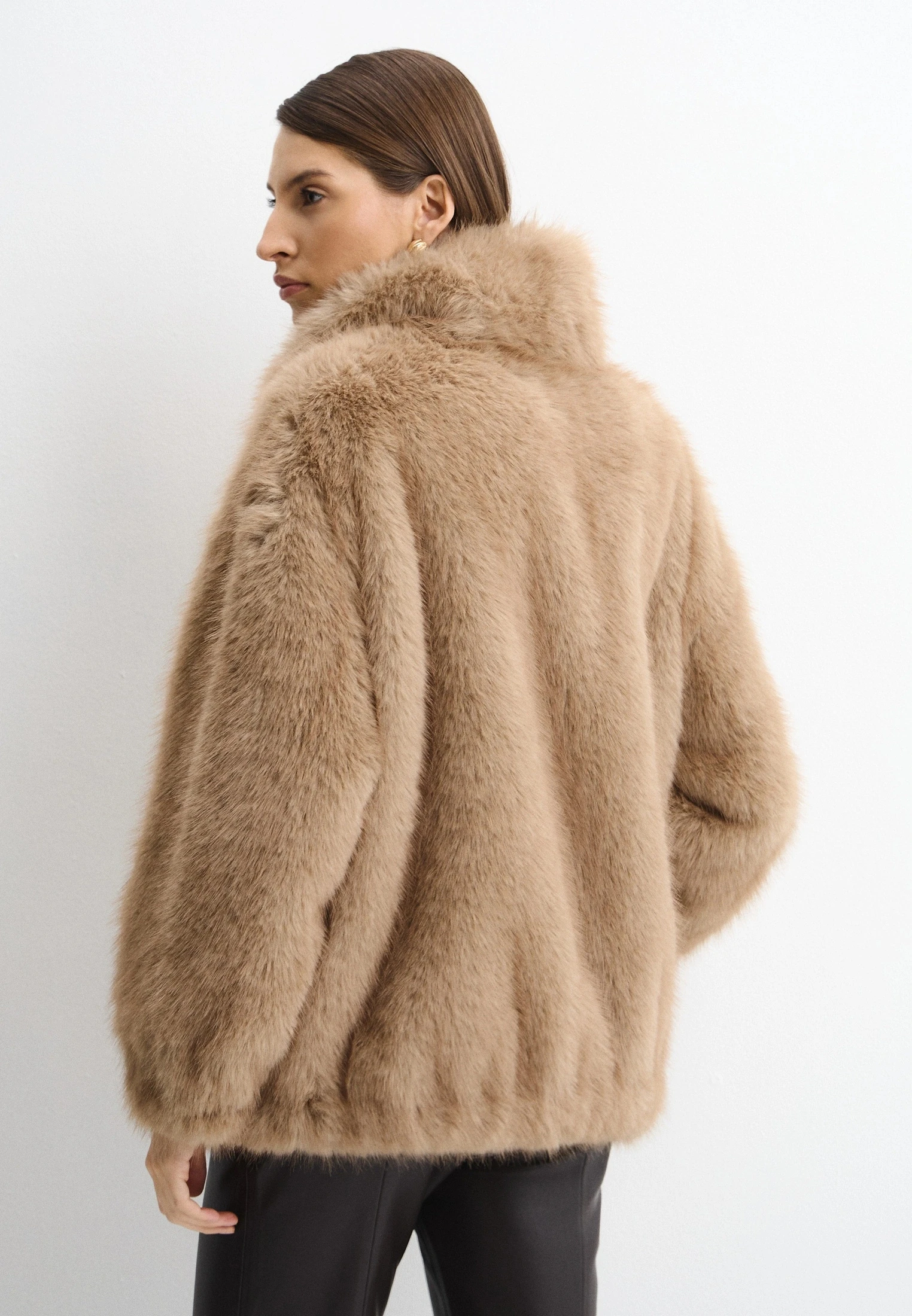 DFDG Women Faux Fur Zip Up Jacket 2026 Autumn Winter Stand Collar Loose Oversized Fluffy Warm Outerwear Casual Fashion Coat
