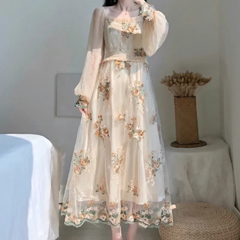 Robe de soirée brodée florale française pour femme, manches lanterne, dentelle, maille, rétro, col slash, boho, doux, long, mode féminine, printemps