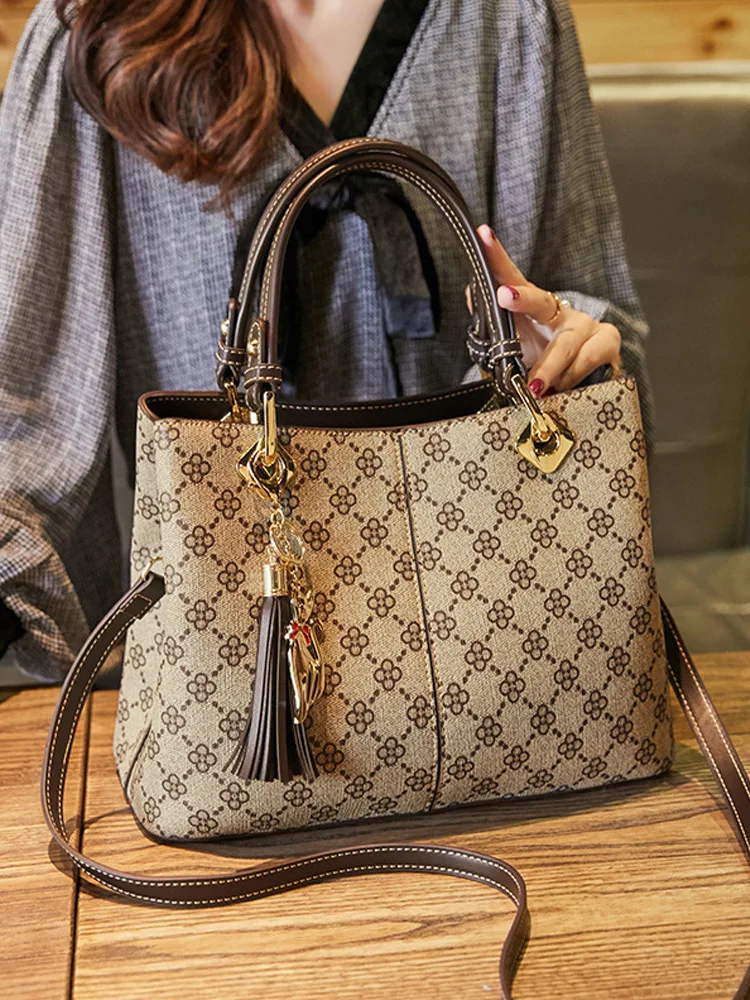 

Classic And Practical Designer Diaper Bag For Women Luxury Large Capacity Tote Elegant Leather Crossbody Shoulder Bag Roomy