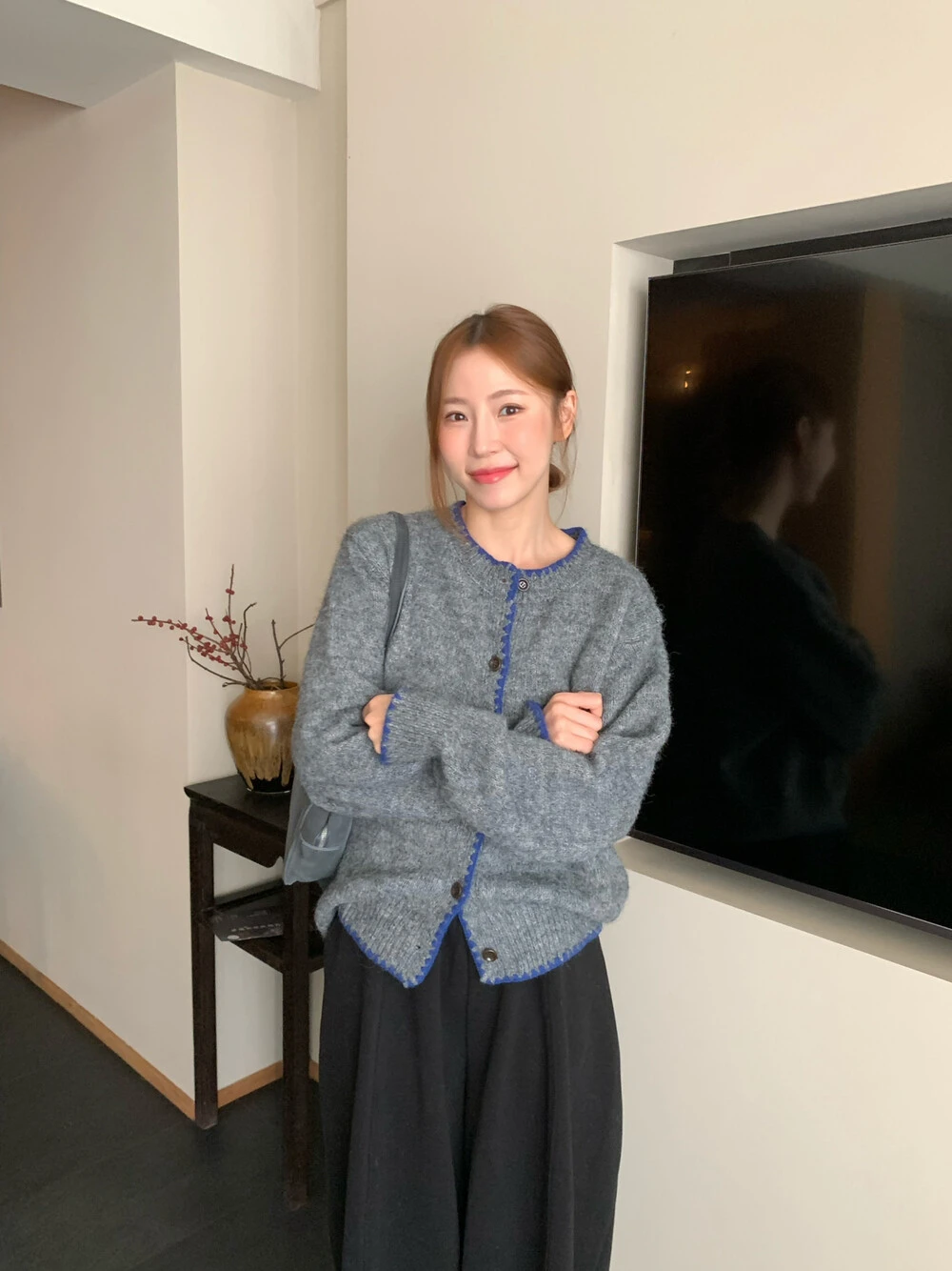 

Autumn and winter high-quality temperament contrast stitching edge retro knitted cashmere cardigan women's loose wild top