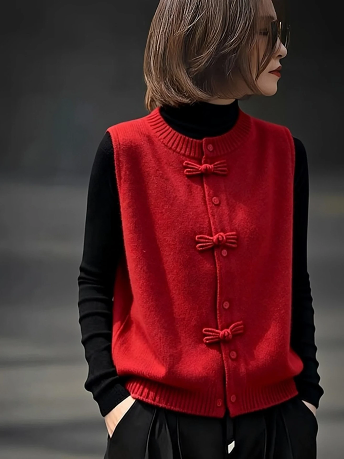 Red New Year Knitted Vest Fashionable Age-Defying Base Shirt Winter Versatile Single-Button round Neck Pure Color Top