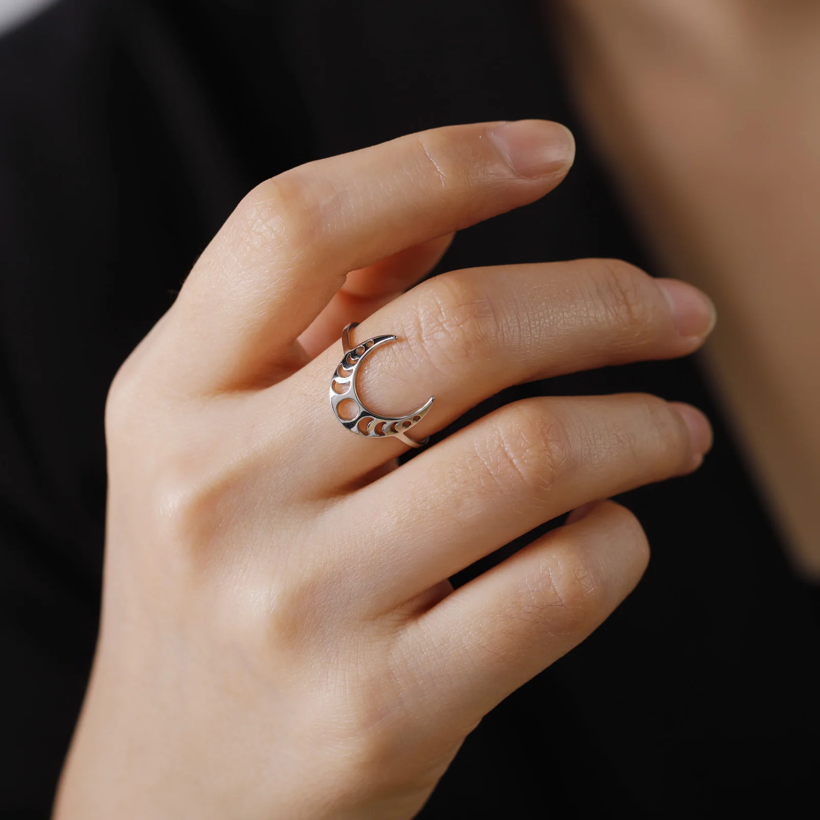 Moon‑Phase Crescent‑Moon‑Shape Witch‑Amulet Stainless‑Steel Ring for Women, Celestial Trendy Fashion Finger Jewelry, Ideal Gift for Lover