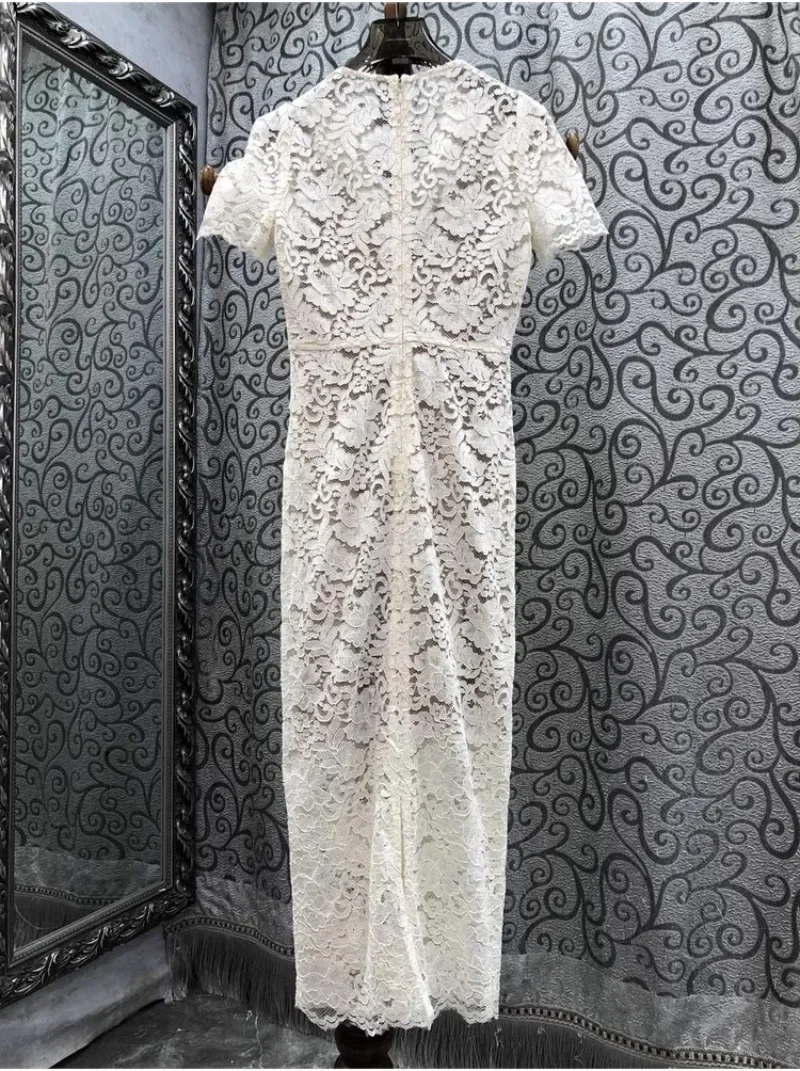 الماس زر فستان الدانتيل الأبيض Bodycon الخامس الرقبة الصيف الملابس النسائية الأنيقة المدرج تصميم الجوف خارج فساتين الحفلات