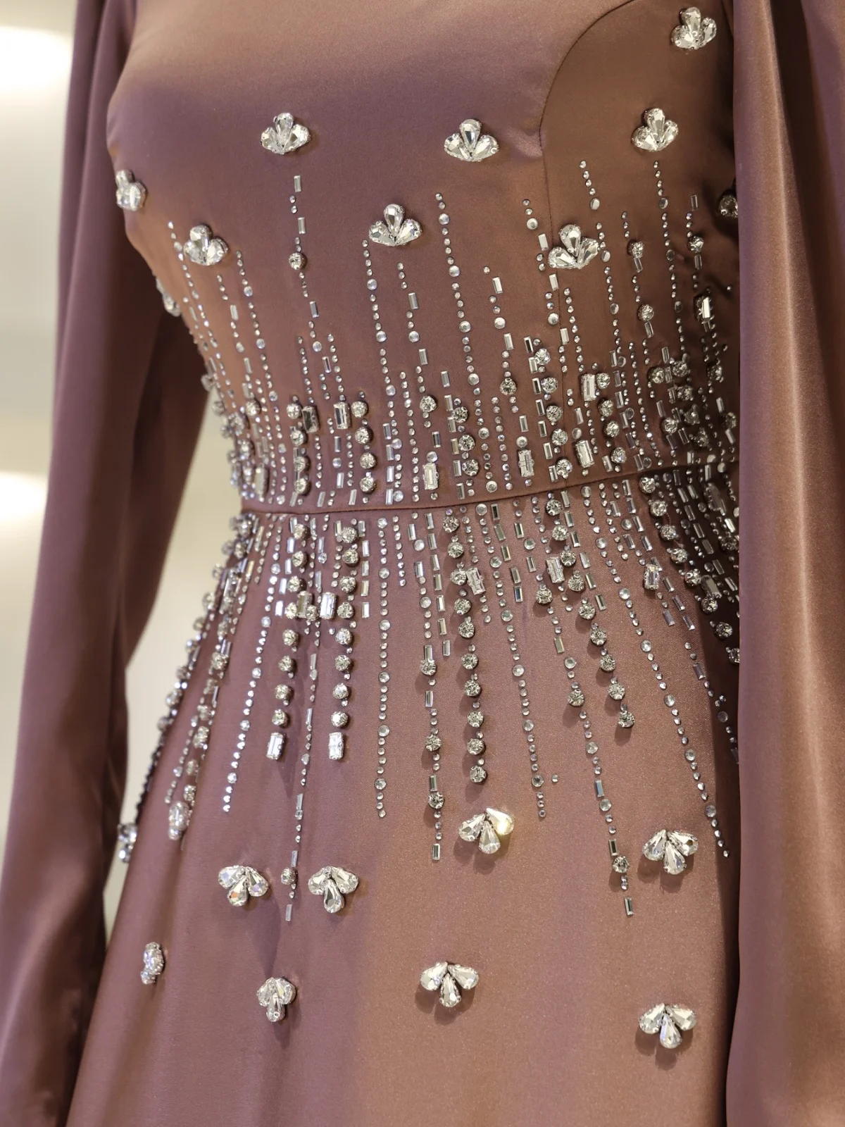 فستان سهرة نسائي جديد فاخر برقبة على شكل حرف H مطرز بالخرز 2025 دبي بأكمام طويلة فستان المشاهير فساتين مخصصة