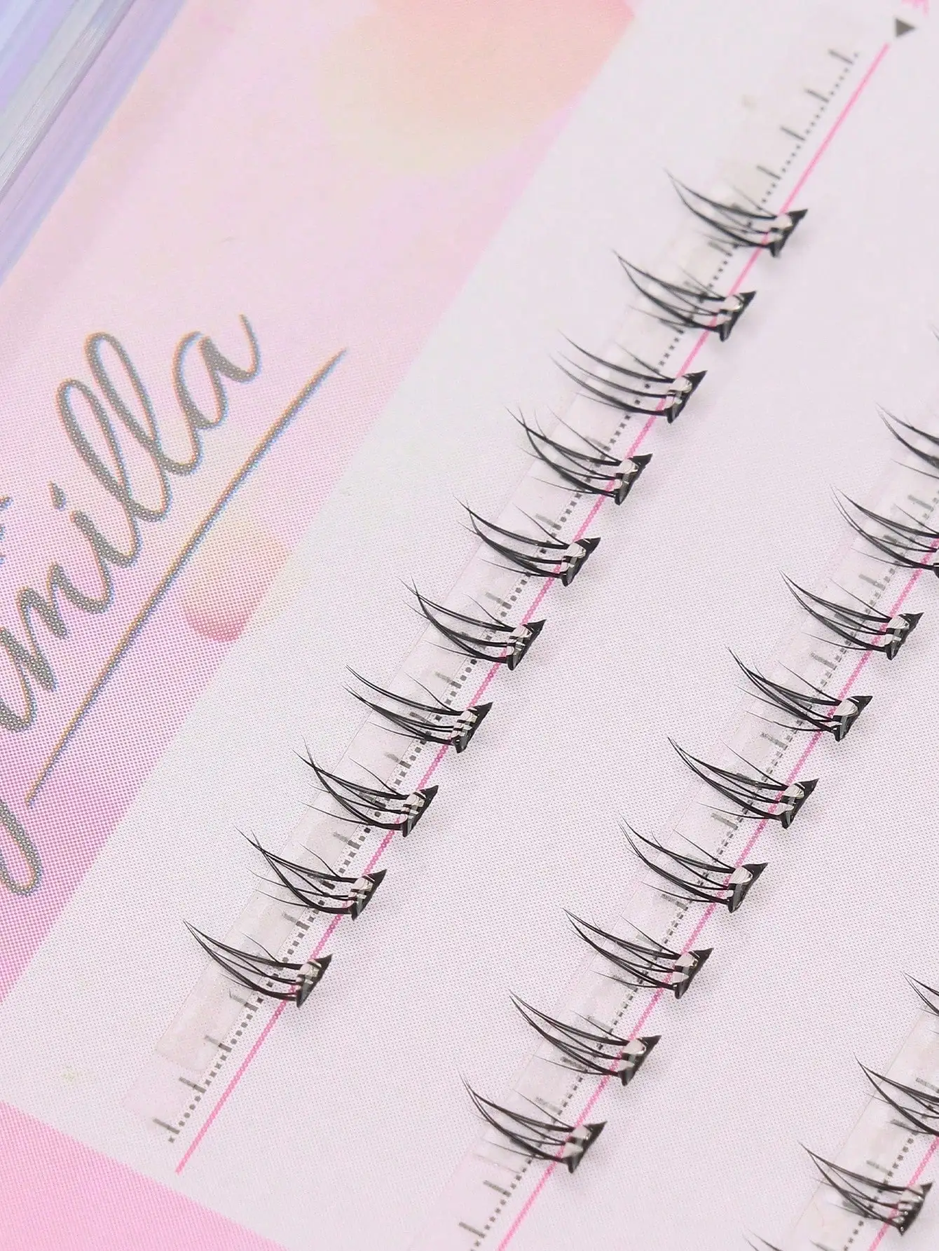 60 clusters of 3-5mm glue free natural cartoon eyelashes, fluffy and soft, with a 3D mink fur texture, slim and long, messy multi-layer, short and thick, elongated, suitable for makeup, exquisite wedding parties, nightclubs, daily work meetings