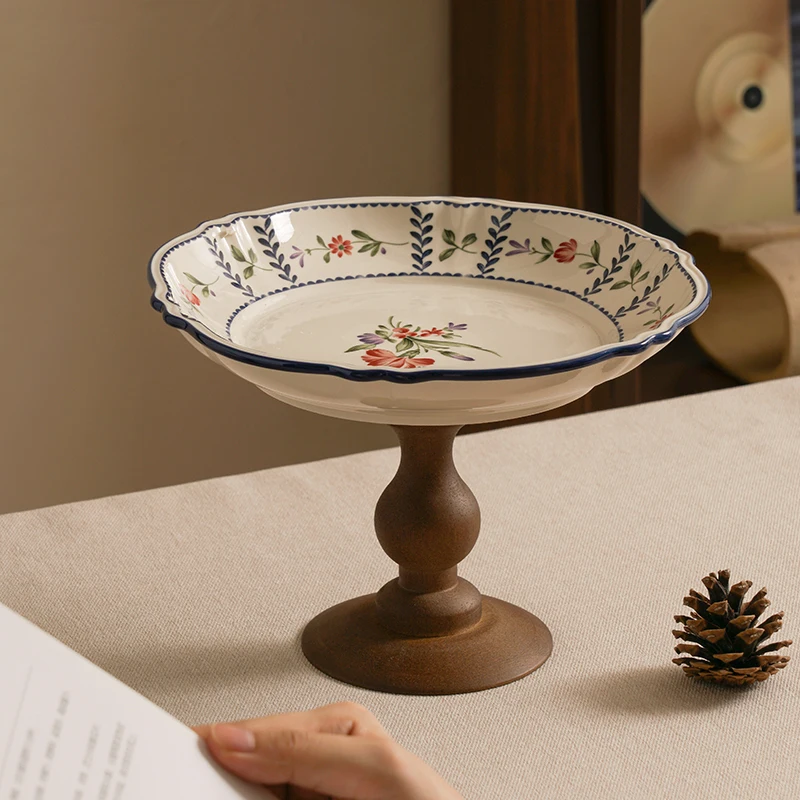 

Бытовая антикварная керамическая тарелка на высоких ножках в китайском стиле для гостиной, журнальный столик, тарелка с фруктами, высококачественная тарелка для закусок в стиле ретро
