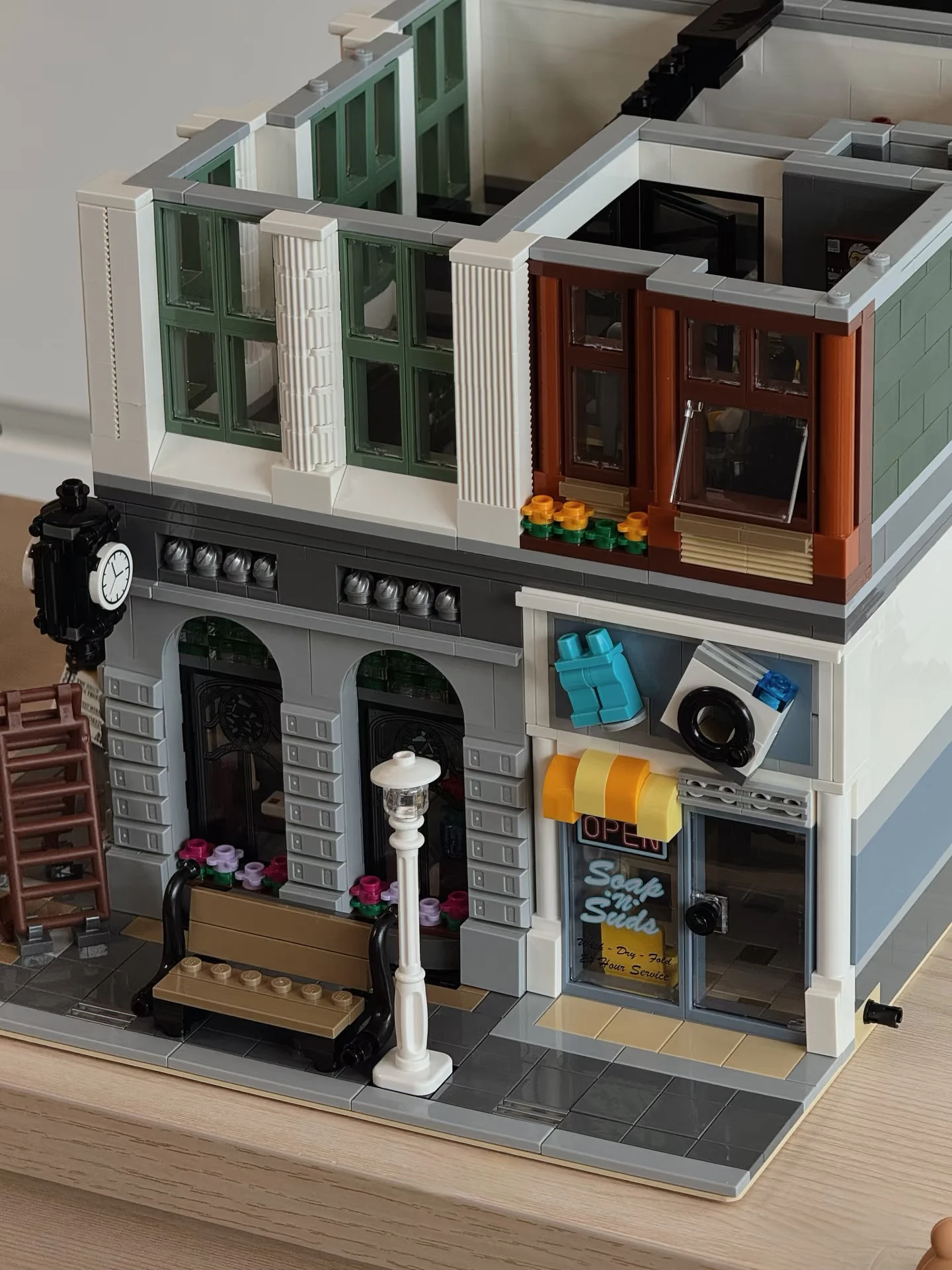 Auf Lager Straßenansicht Architektur Ziegel Bank Modell Bausteine Moc Spielzeug Kompatibel 10251 Erwachsene Kind Geburtstag Spielzeug Geschenke