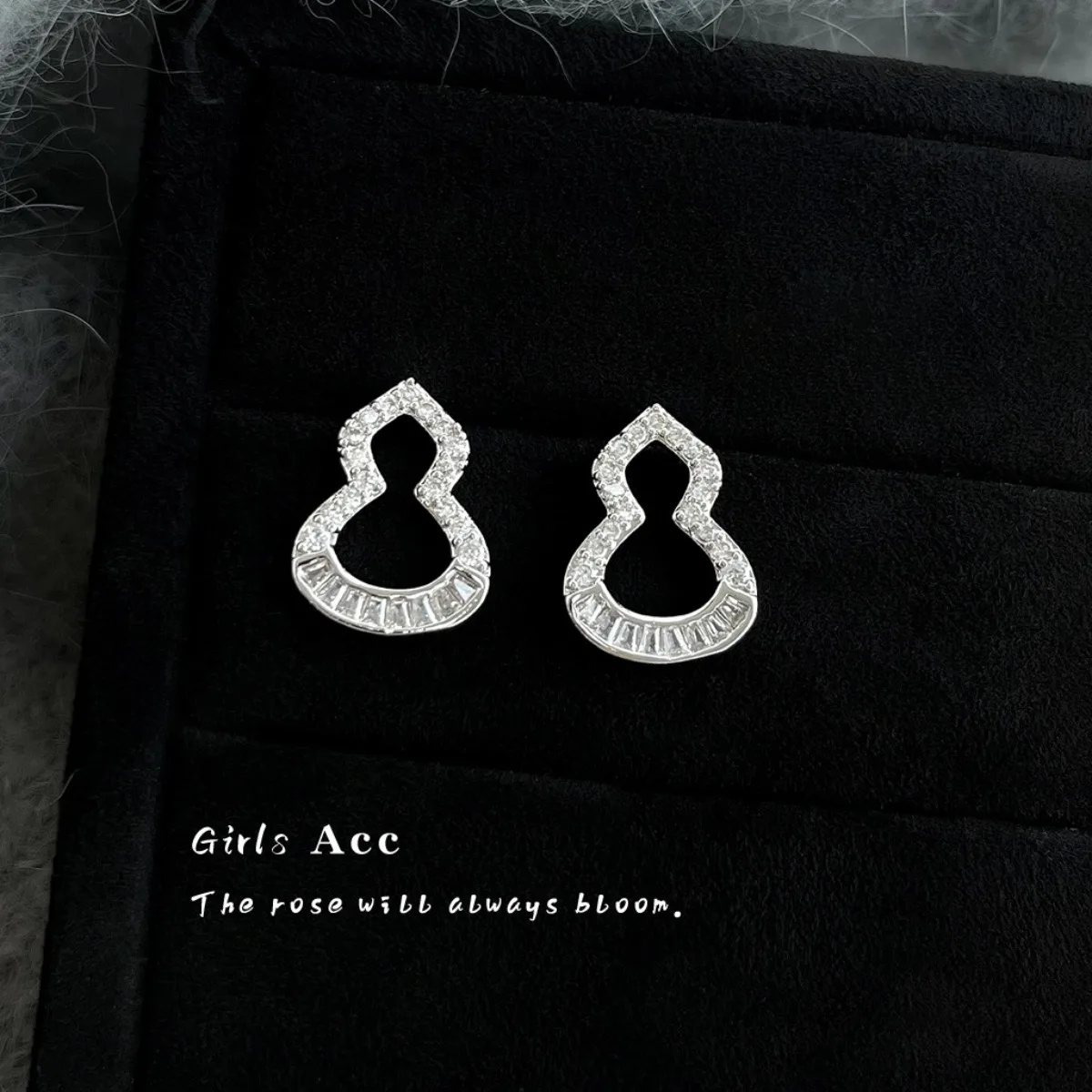 

Hot Selling Wholesale High Quality Hollow Out Zircon Gourd Earrings Fashion Commuter Luxury Ear Studs Jewelry & Accessories