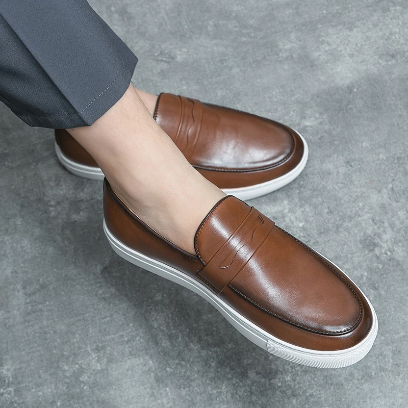 

Men Loafers Solid Color Flat Bottom Comfortable Breathable Lightweight and Fashionable Casual Leather Shoes