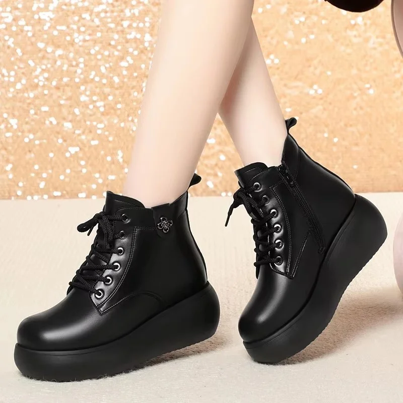 

6cm Comfortable Thick Bottom Platform Shoes Soft Leather Boots Winter 2024 Med Heels Wedges Short Fur Snow Ankle Boots for Mom