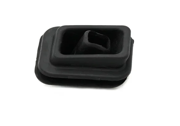 Clutch Fork Dust Cover Transmission Fork Dust Cover for GWM Great Wall Haval H3 H5 Wingle 3/5/6 Fuel Gaso 2.0 2.4 Diesel 2.8 2.5
