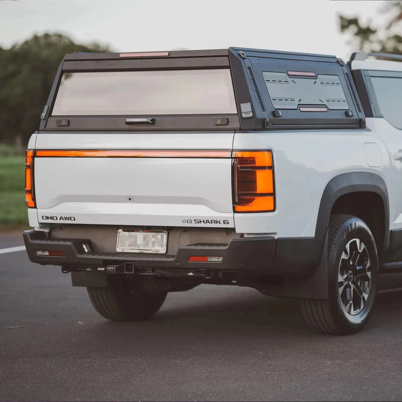 

Aluminum Alloy Dual Cab Hardtop 4x4 Pickup Truck Bed Canopy Topper with Sliding Glass Window Locking FRONTIER 05-22 5.0FT