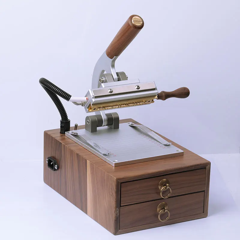 قالب نحاسي مصنوع يدويًا من الجلد القديم #3