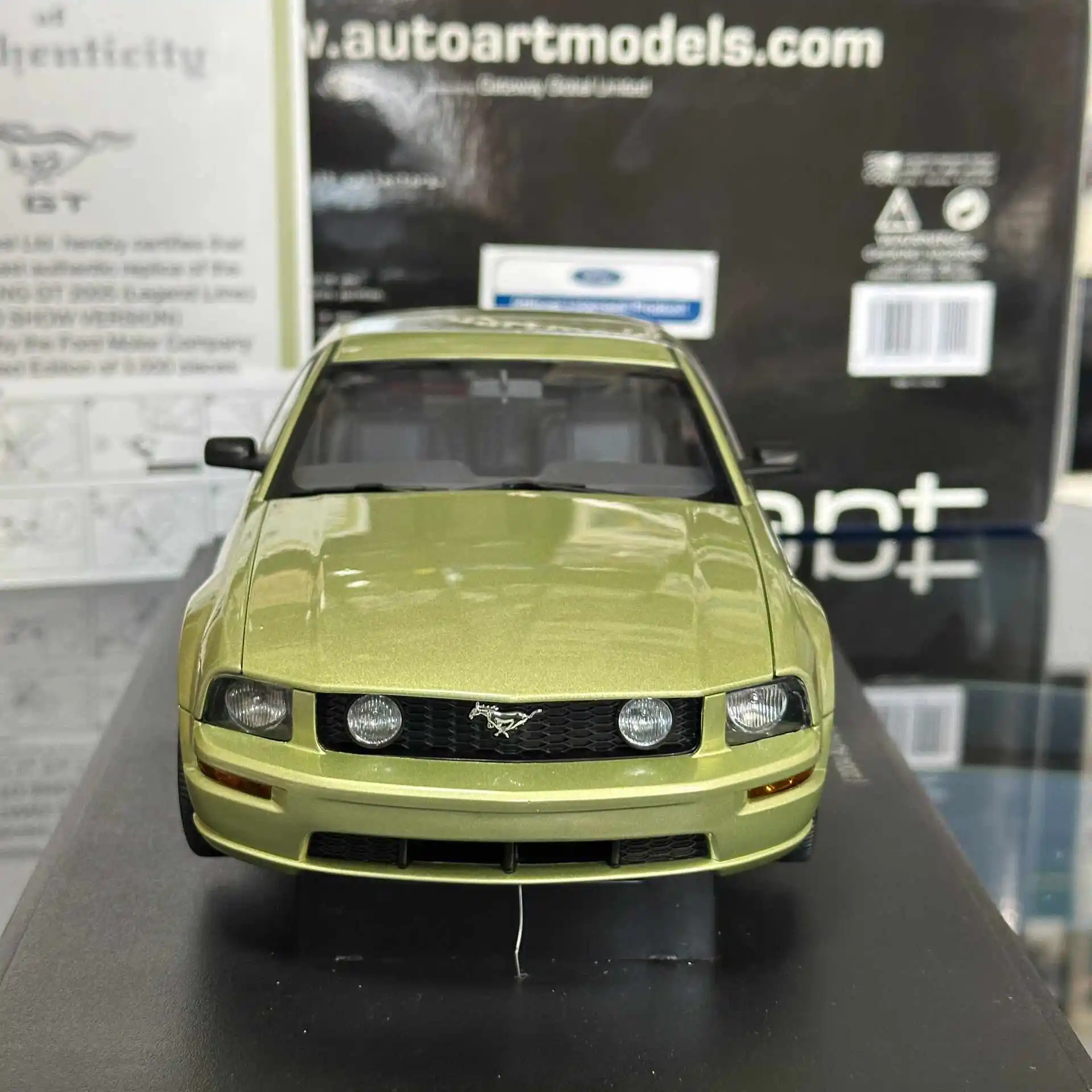 Autoart 1:18 Mustang GT 2005 Alloy Fully Open Simulation Limited Edition Alloy Metal Static Car Model Toy Gift