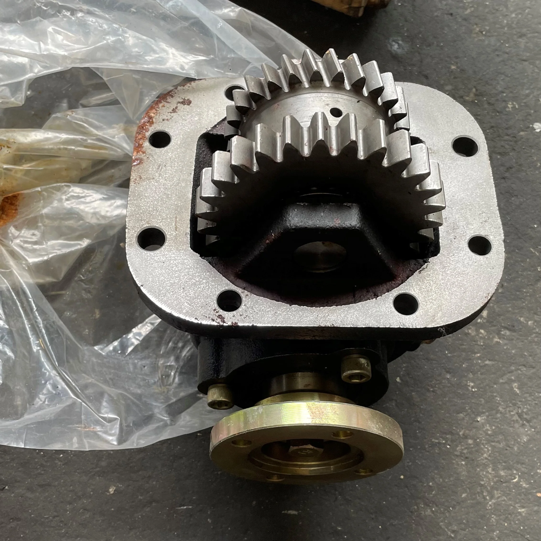 wanliyang WLY Gearbox Transmission parts Drive Gear 6TS40Q-0000 Origin PTO for dongfeng