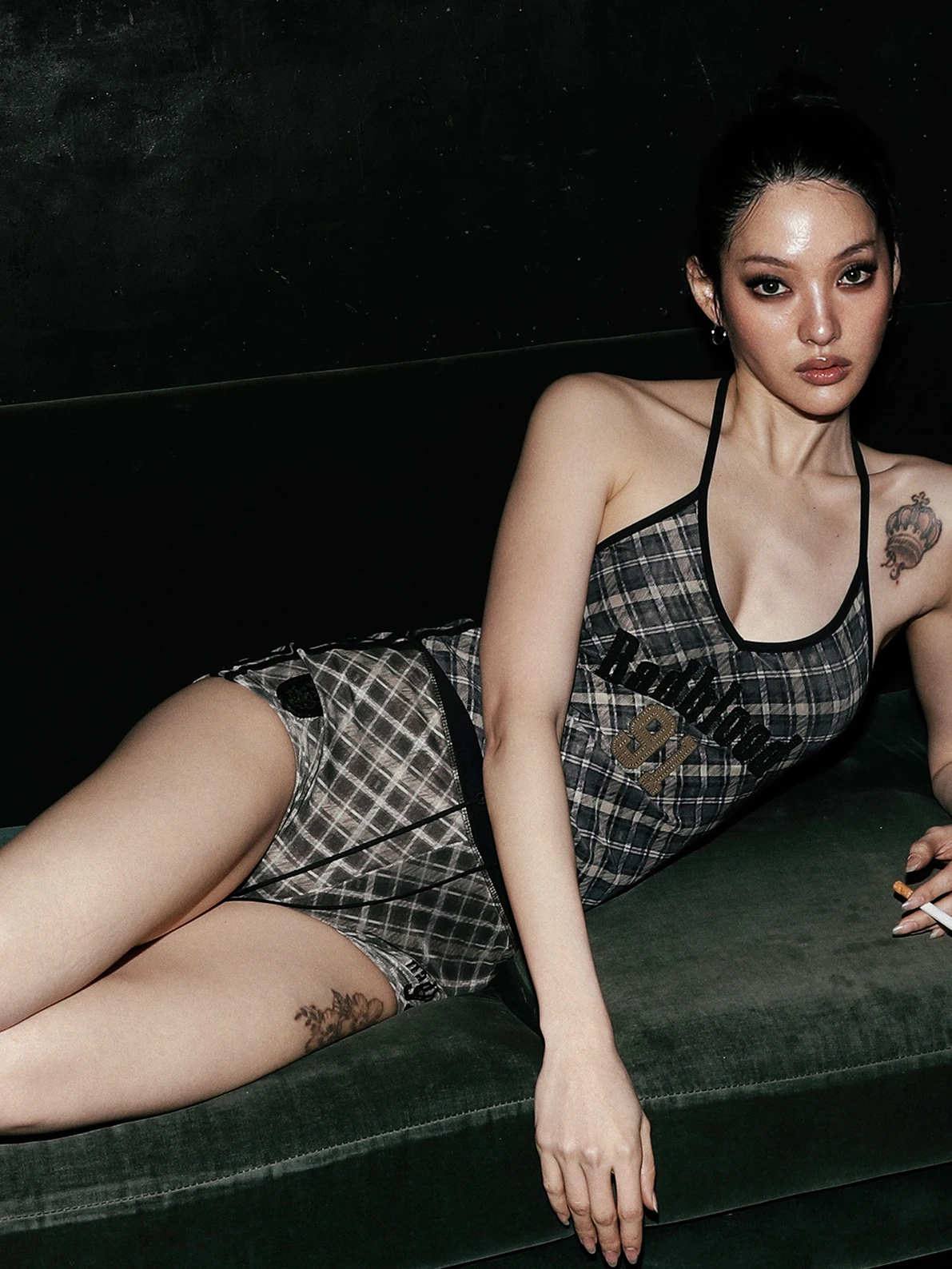 توب نسائي أمريكي الطراز مثير بتصميم شبكي وحمالات رقبة مطرزة ضيق الملائمة للجسم كاجوال يعكس الرغبة الخالصة #4