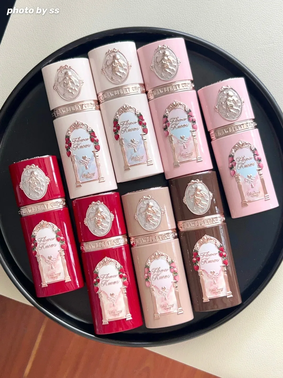 บลัชออนเนื้อลิควิด Flower Knows Strawberry Cupid Collection สำหรับแก้ม ให้ลุคแมทท์ บลัชออนเนื้อครีม ให้ผิวสุขภาพดีอย่างเป็นธรรมชาติ