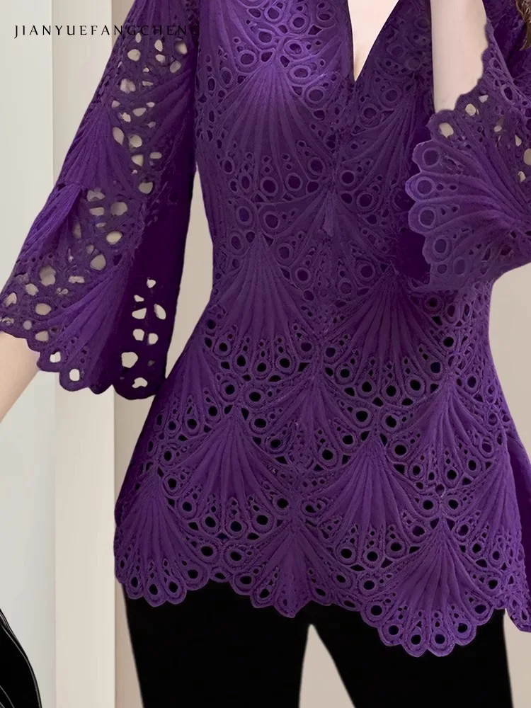 เสื้อผู้หญิงสไตล์วินเทจ แขนบาน คอวี ปักลายฉลุ ผ้าลูกไม้ สำหรับฤดูใบไม้ผลิและฤดูร้อน ทรงเข้ารูป สบายๆ