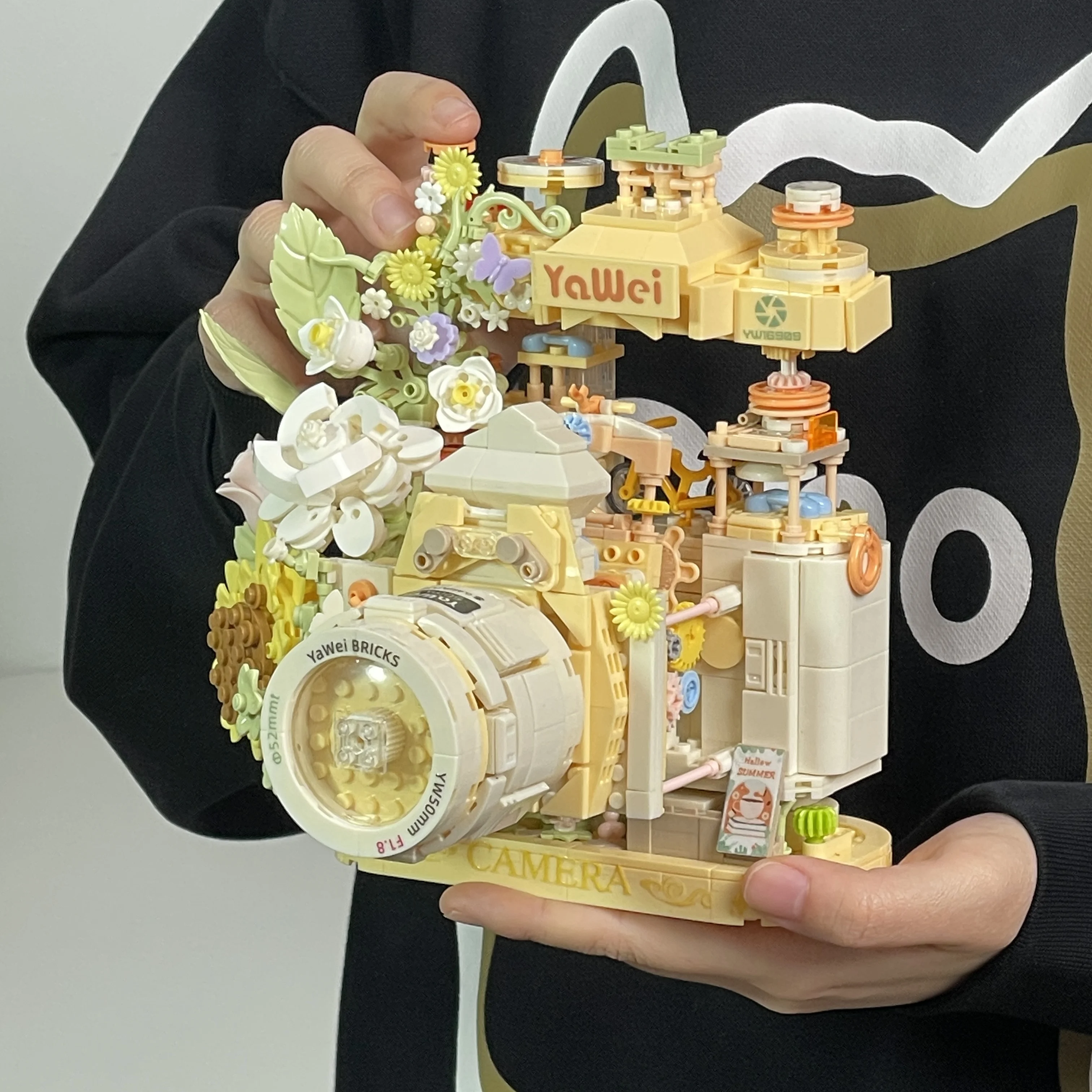 

Camera Building Block Assembly Flower Small Particle 3D Puzzle Immortal Bouquet Girl Series Internet Celebrity