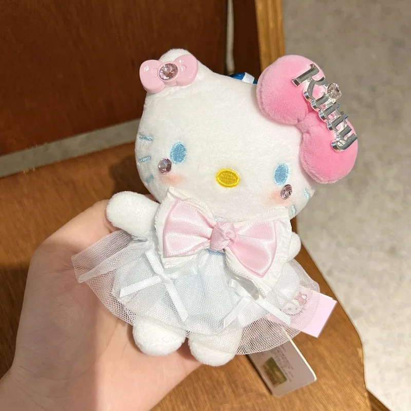 ตุ๊กตาเฮลโลคิตตี้ ผ้าพลัฌ โบว์สีชมพู กระโปรงผ้าโปร่งสีขาว พวงกุญแจแฟชั่น น่ารัก ตกแต่งกระเป๋า ของขวัญสำหรับเด็กผู้หญิง
