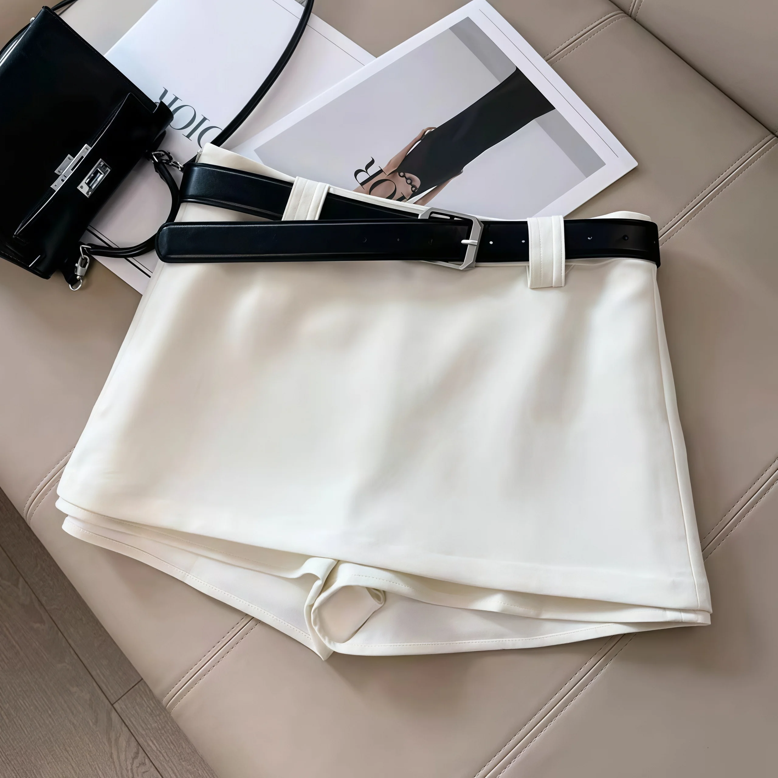 Weißer Skort für Damen mit schwarzem Gürtel, hohe Taille, A-Linie, Anzugstoff, Mini-Rock, Shorts, Y2K, lässig, Büro, Streetwear – Detail 2