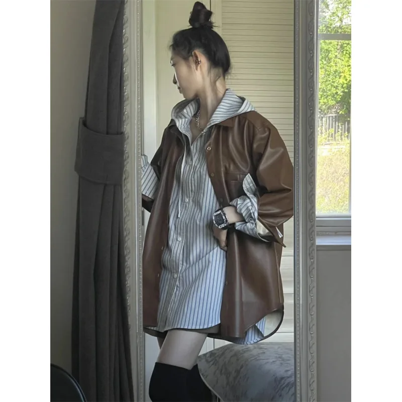Retro Amerykański Brązowy Skórzany Jaet Damski Wiosenno-Jesienny Luźny Zestaw Dwuczęściowy z Kapturem w Paski z Długim Rękawem ze Skóry PU...