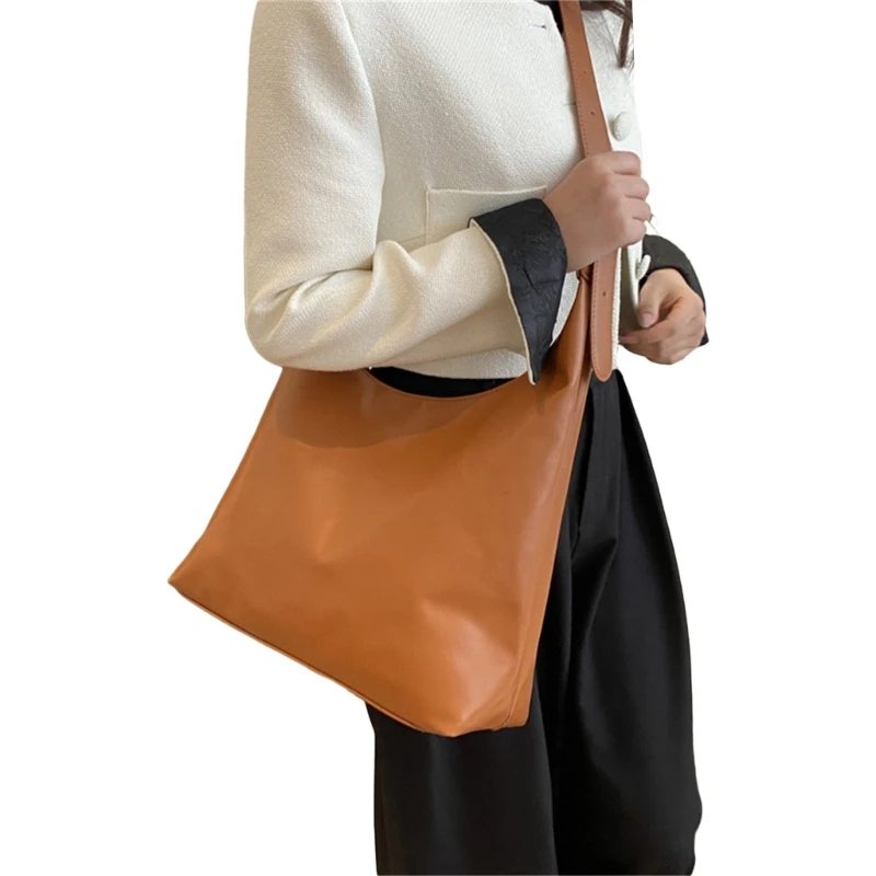 Black Shoulder Bag for Fashionable Women Functional and Stylish Handbag for Everyday Use