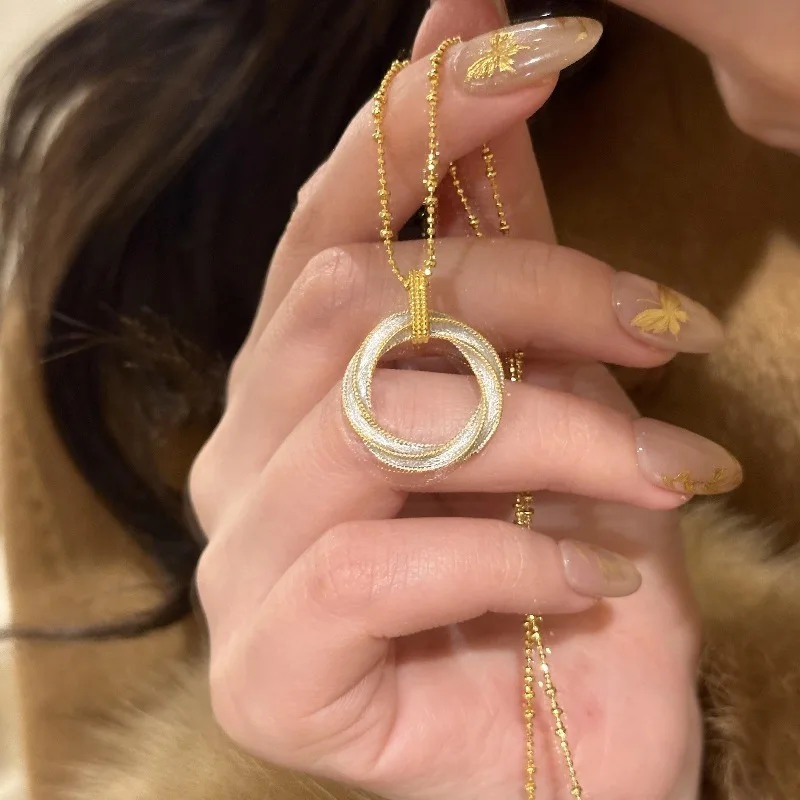 Light luxury retro High quality two-color brushed Möbius strip necklace winding texture pendant fashion wedding jewelry gift