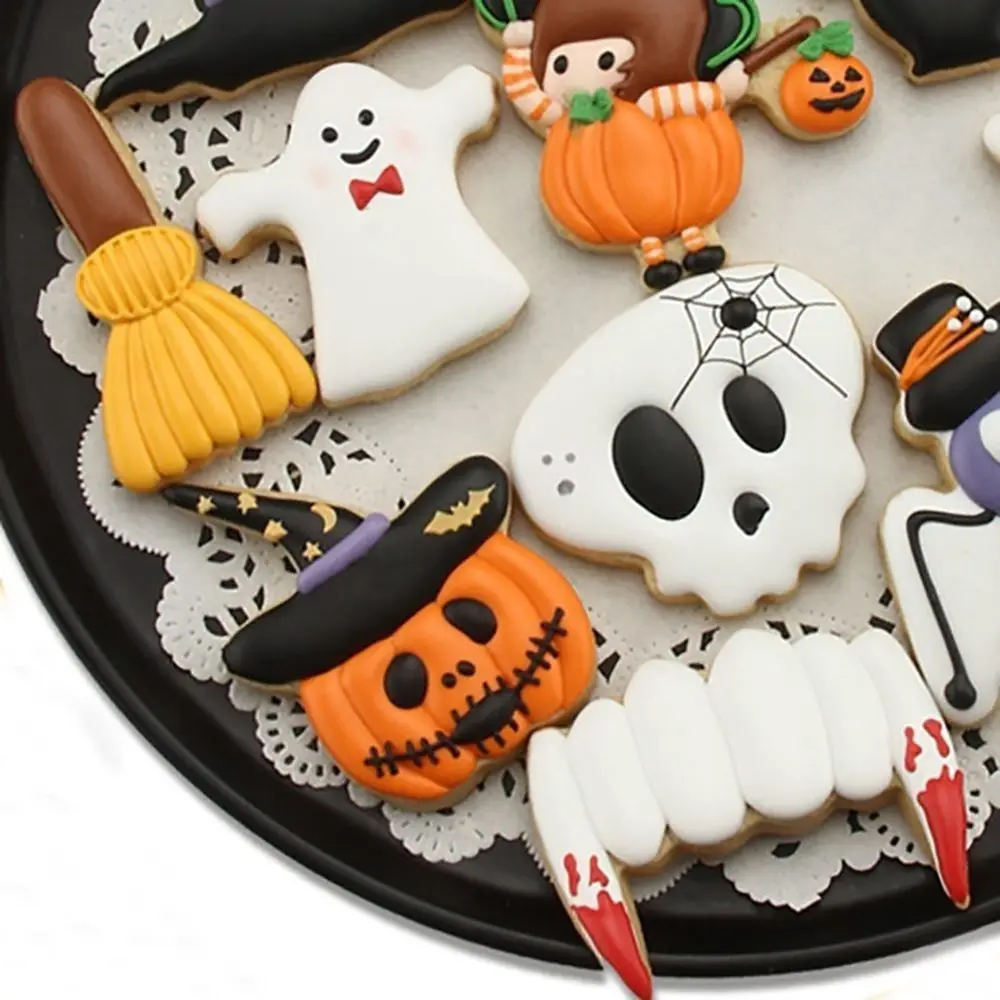 Various Styles 3D Halloween Cookie Mold DIY Baking Cartoon Ghost Bat Baking Molds Food Grade Biscuit Mold Pastry