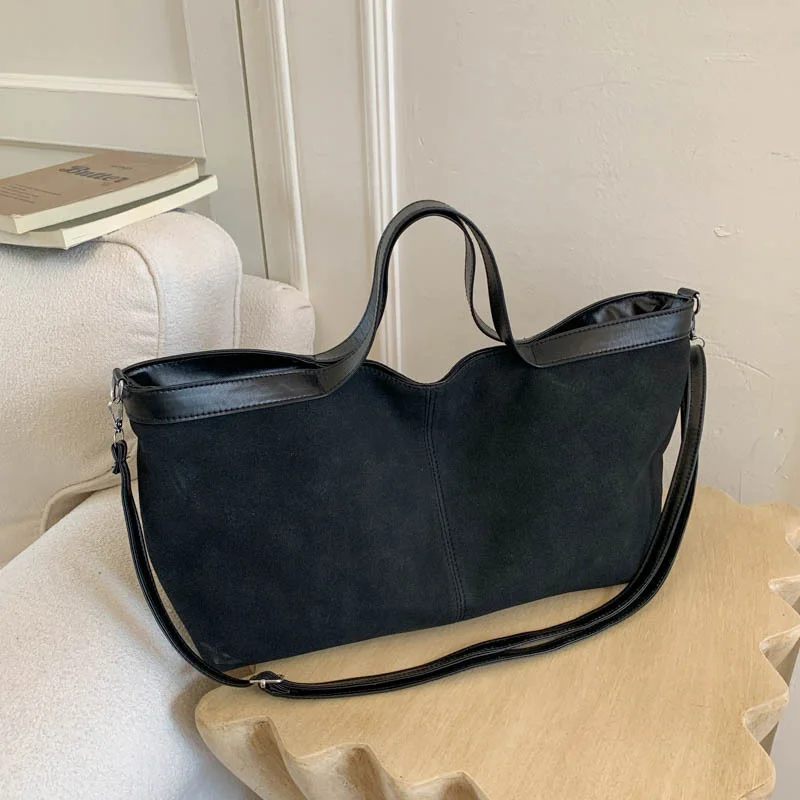 Große Umhängetasche mit Struktur, mattiertem Finish und Reißverschluss, Schultertasche, einfarbig, weiches, mattes Wildleder, Boston-Tasche, schlichter Stil. – Detail 19