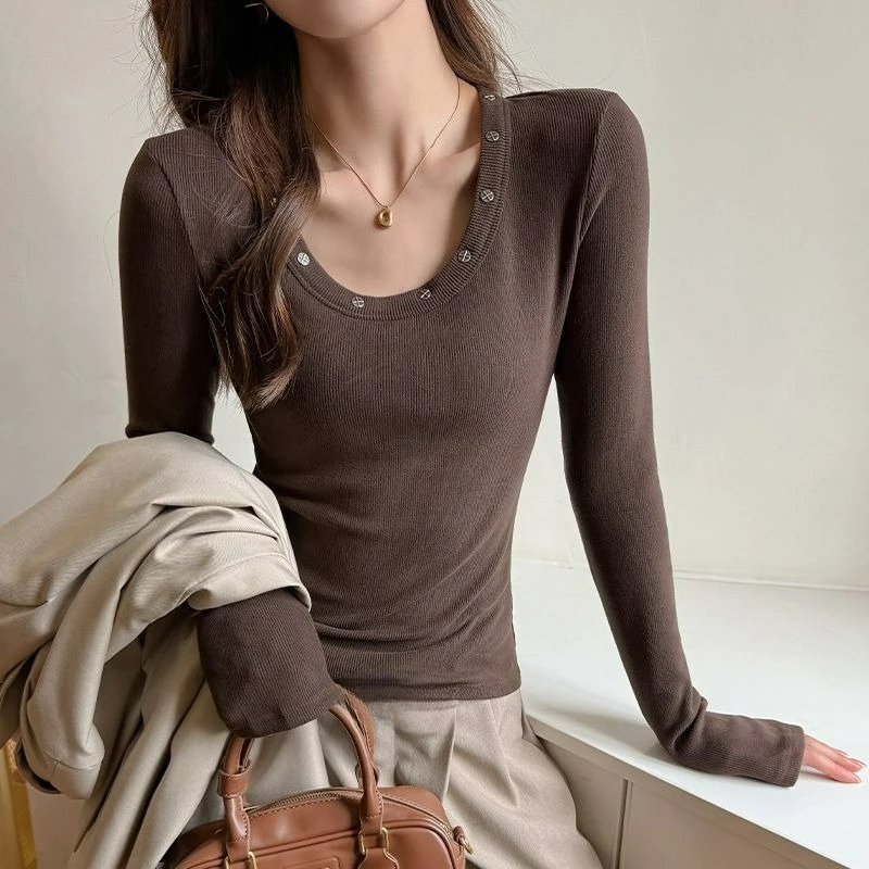 

2026 Autumn/Winter New Fashionable German Velvet Round Neck Riveted Long Sleeve T-shirt for Women Tight Thickened Commuter Top