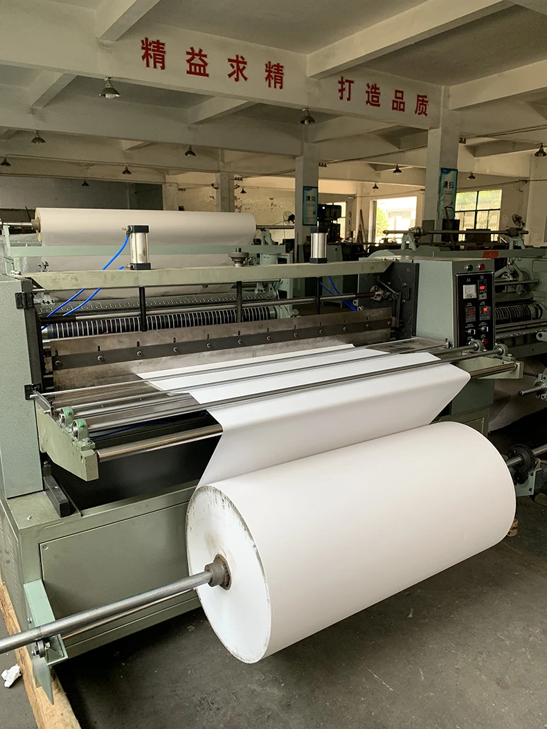 Macchina automatica per la produzione di pizzo pieghettato per vestiti