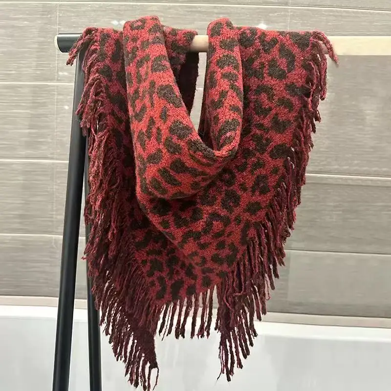 

Leopard-print fringed scarf for women; autumn and winter new style; high-end woolen triangular scarf; retro fashion shawl scarf
