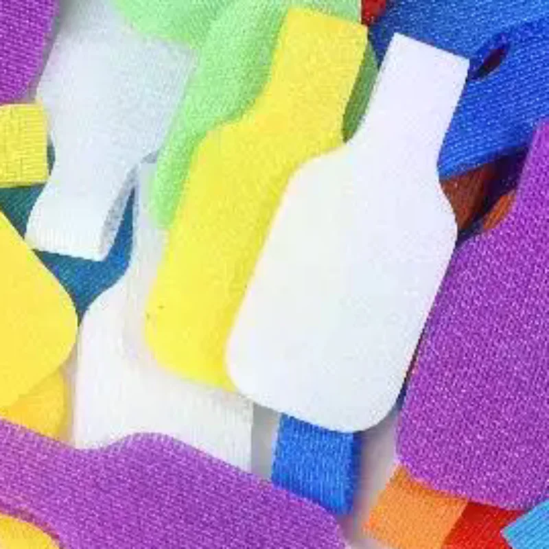 

1 комплект цветных кабельных стяжек для маркировки, организации и идентификации кабелей, прочные и простые в использовании, с возможностью нанесения надписей.