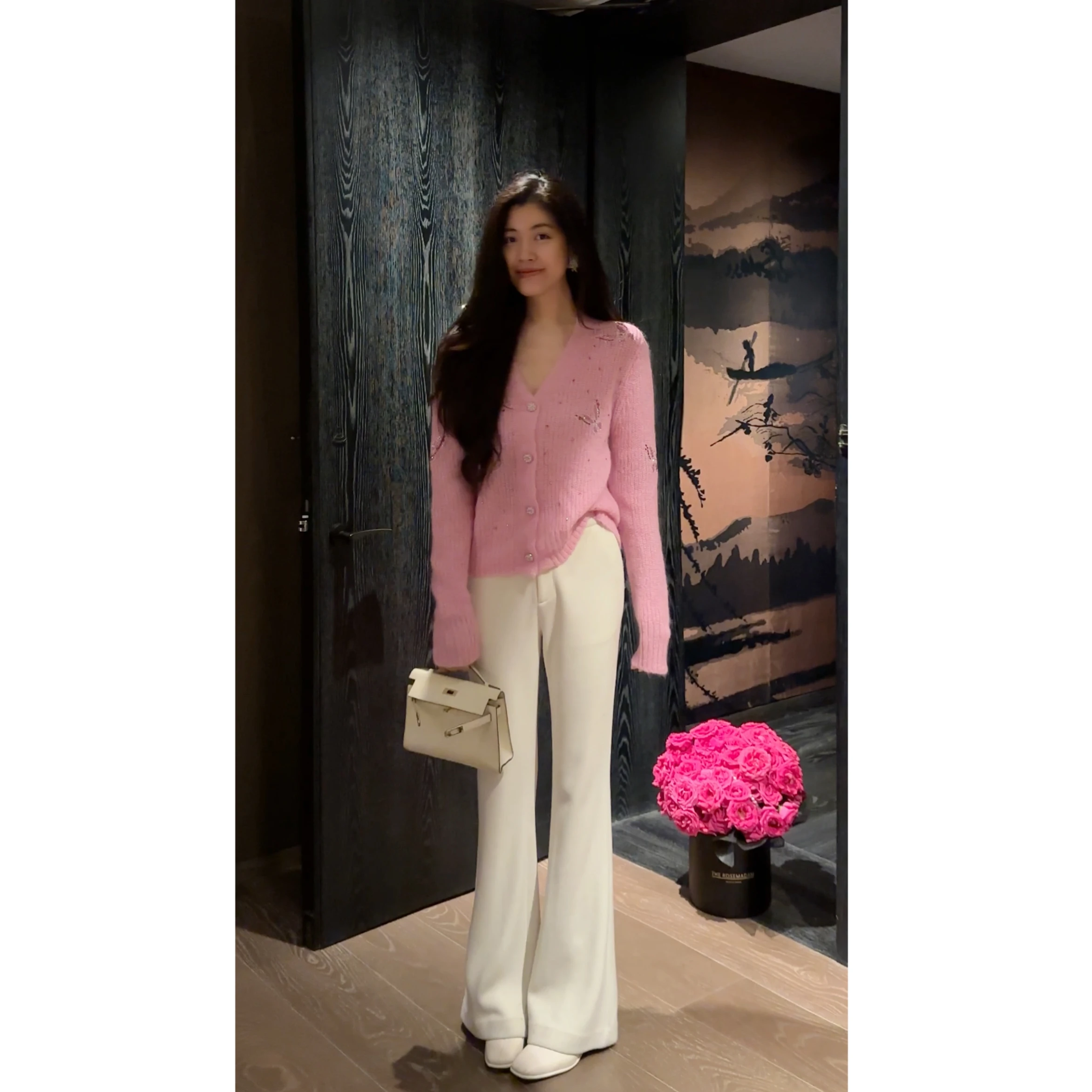 

NCOU Nie Kou Зима 2025 Модный вязаный открытый кардиган V-Ne Белый универсальный топ с улучшающим дизайном со стразами