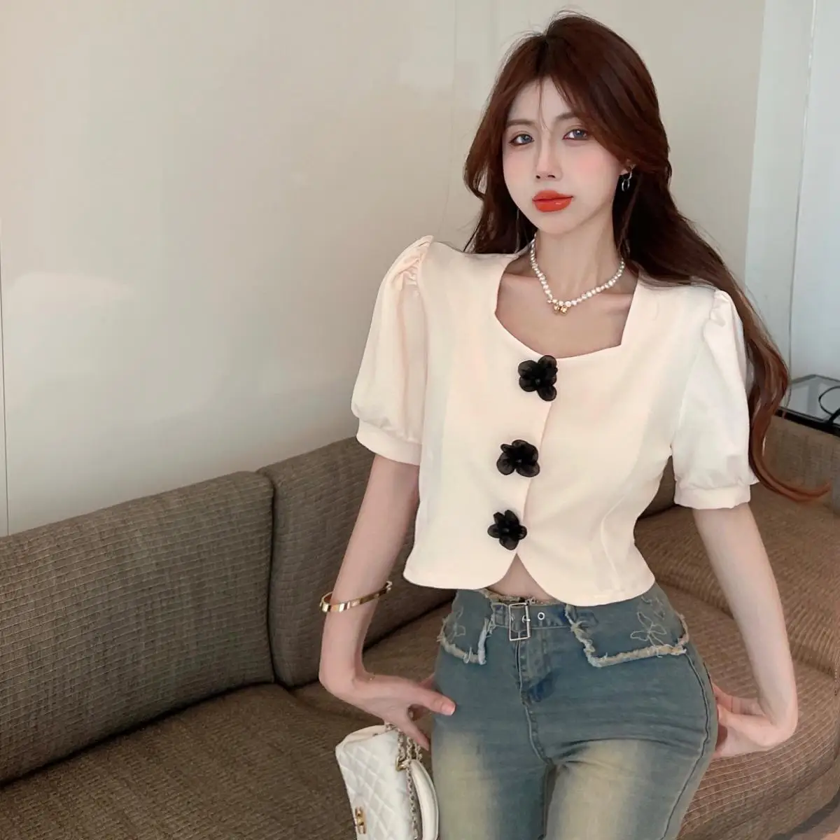 2024 Summer Beaded Three-dimensional Flower Short Sleeve Slim Shirt Women New Low Neckline Exposed Collarbone Cropped Top