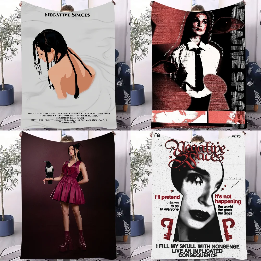 

Singer Negative Spaces P-Poppy Blanket Design Lightweight For Dorms, Naps, Room, Office,Sofa,All-Season