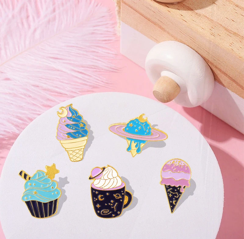 Pin lencana untuk tas pakaian kartun lucu Universe perhiasan hadiah untuk anak Planet es krim Enamel pin kustom Cupcake makanan penutup