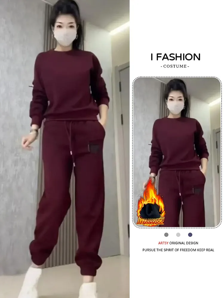 

Модный женский комплект из двух предметов: свитшот с круглым вырезом и широкие брюки. Теплый, новый, осенне-зимний, стильный, удобный, в корейском стиле.