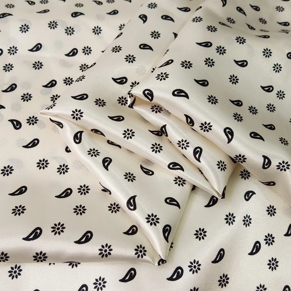 1 Meter x 1,48 Meter Retro Blumenmuster Paisley Satin Stoff Schal Seidiger Charmeuse Schal Futtermaterial – Detail 5